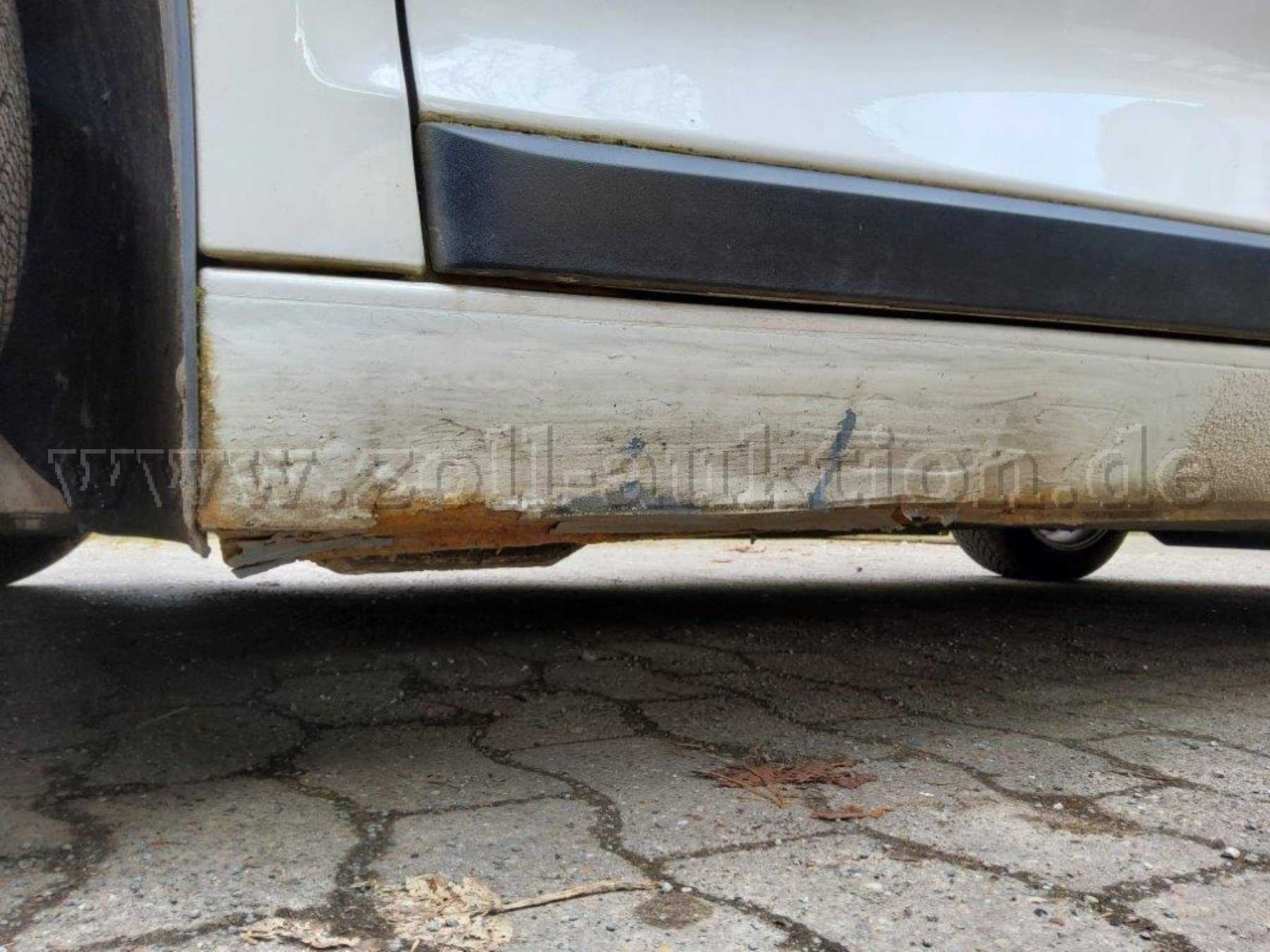 Schweller links, gestaucht / beschädigt /Rost