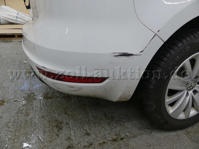 Beschädigungen Stoßfänger hinten und Seitenwand