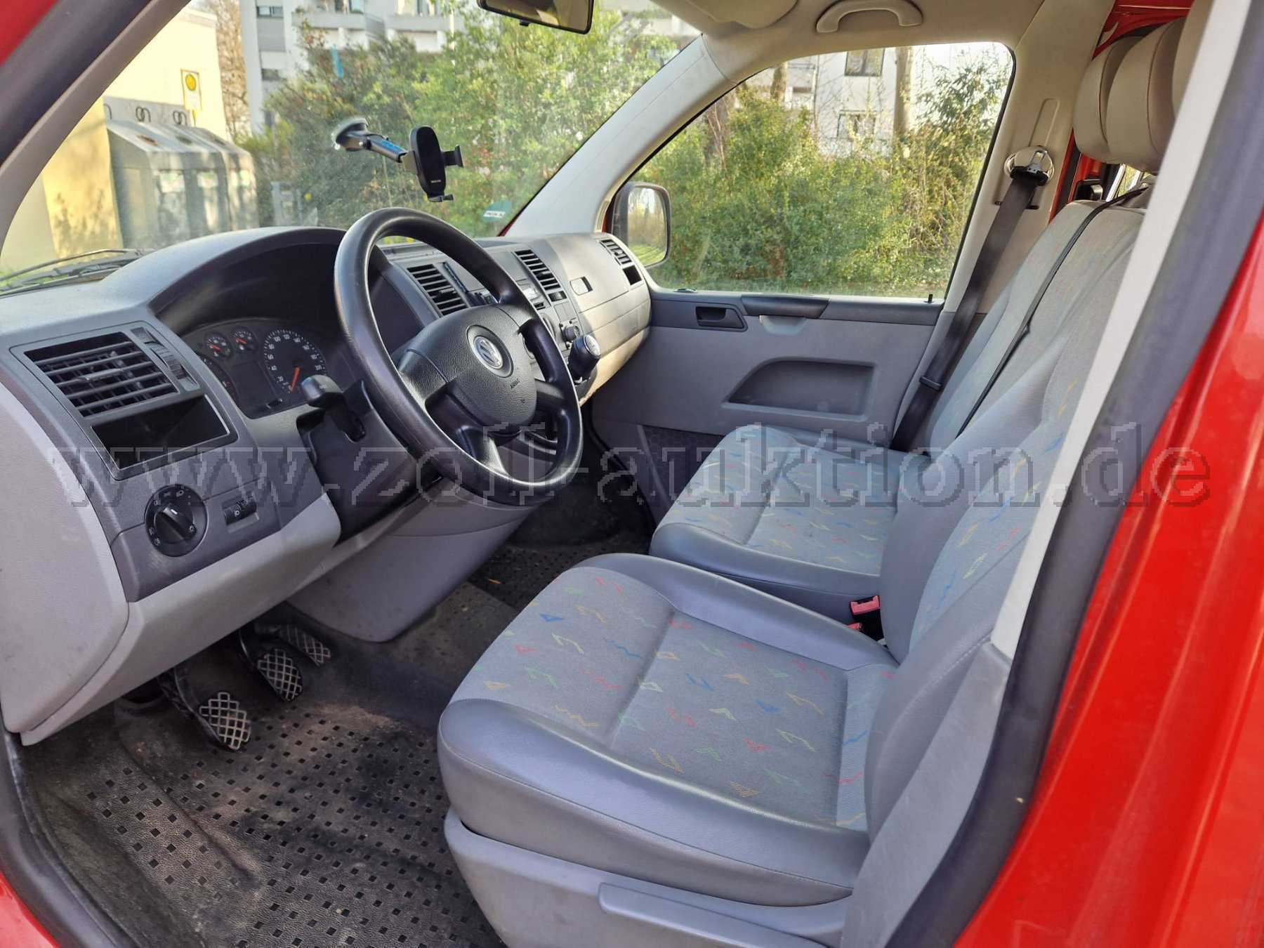 VW T5 - Innenraum - Vordersitze - Ansicht Fahrerseite