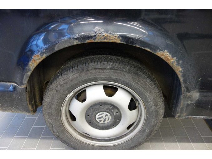 Starke Rostantragungen Kotflügel hinten rechts