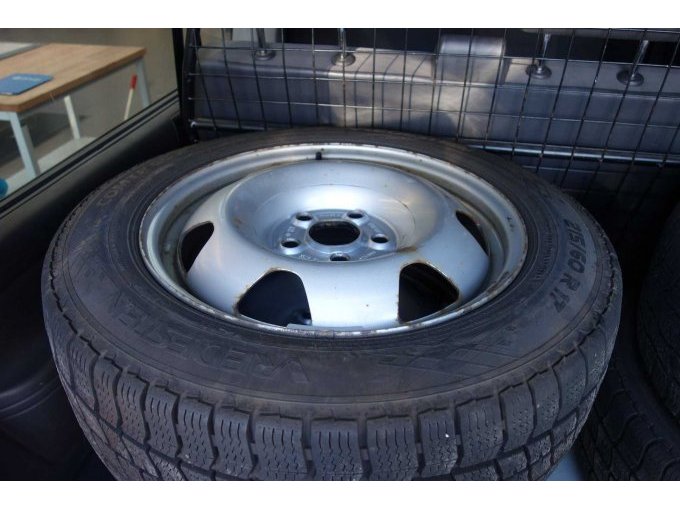 Winterbereifung im Kofferraum