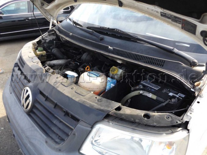 Motorhaube geöffnet