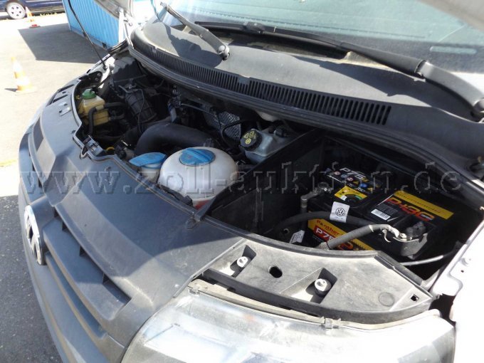 Motorhaube geöffnet