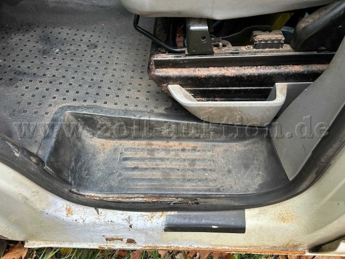 Einstieg Fahrerseite