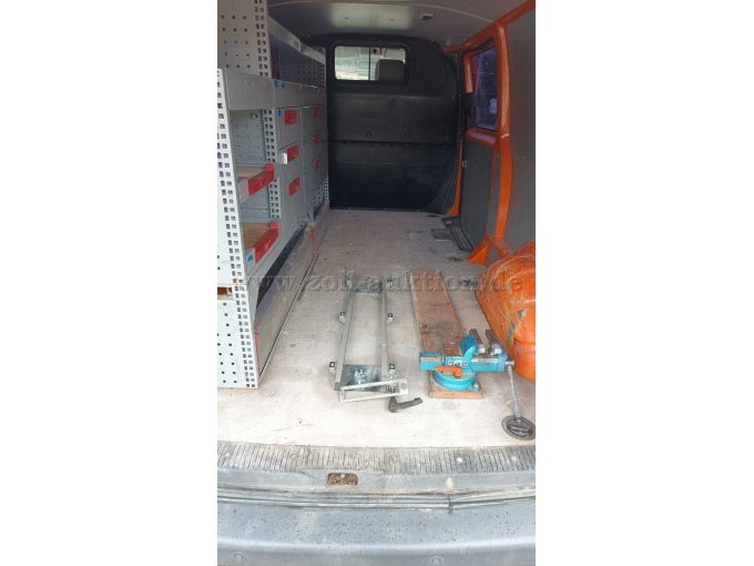 Laderaum - Regal wird noch ausgebaut und ist nicht Teil der Auktion