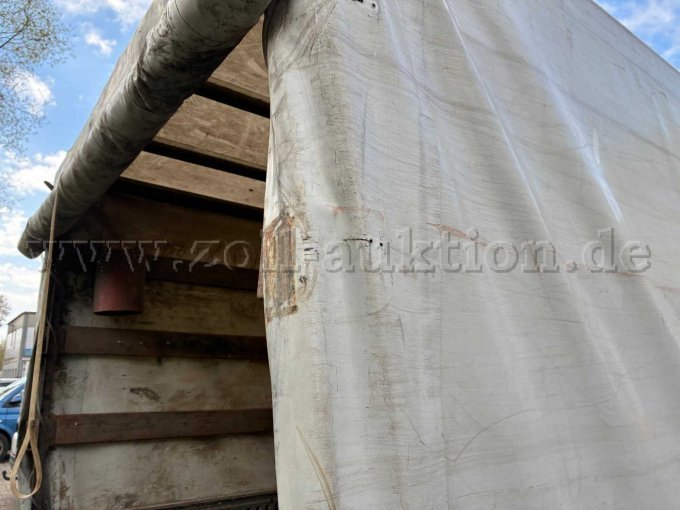 Plane hat hier und da Beschädigungen bzw. Kratzer!