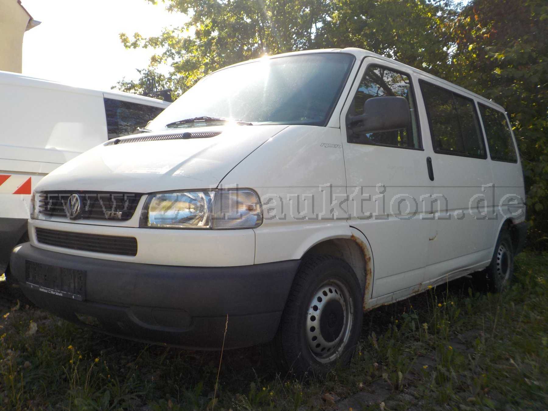 Front- und Seitenansicht VW T5