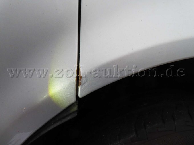 Radlauf und Tür vorne rechts korrodiert