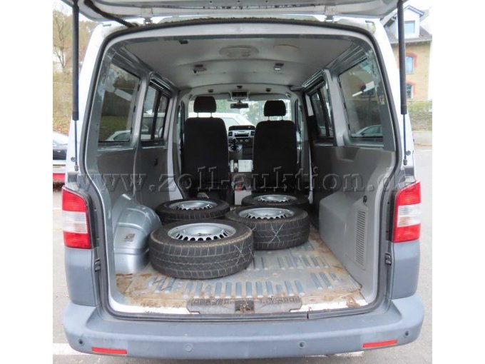 Laderaum, Beschädigungen von ehemaligen polizeispezifischen Einbauten