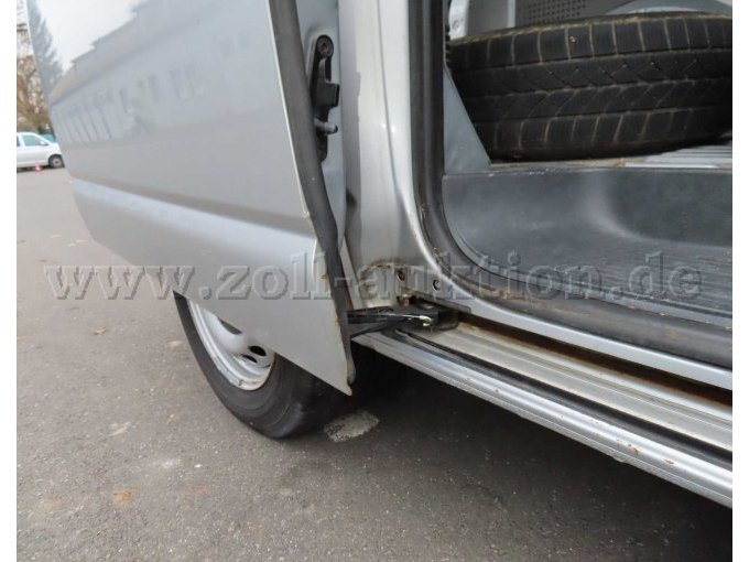 Schiebetür und Schweller rechts korrodiert