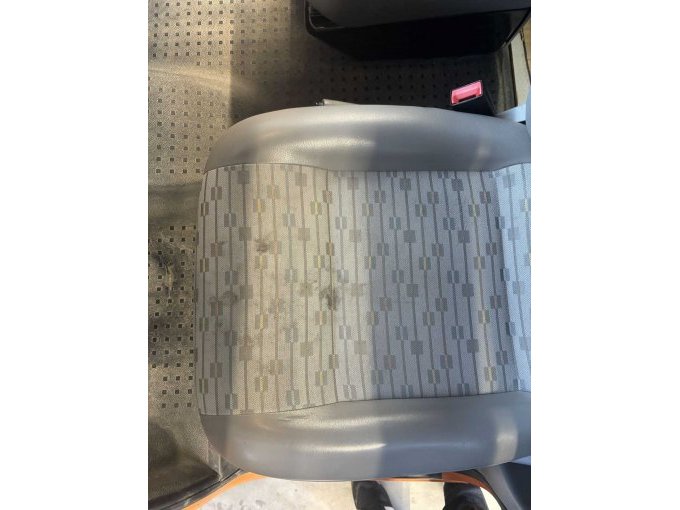 verschlissener Fahrersitz