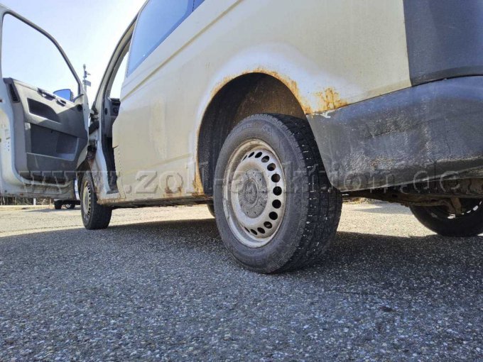 Fahrzeug rundum starke Anrostungen und Durchrostungen, instandsetzen