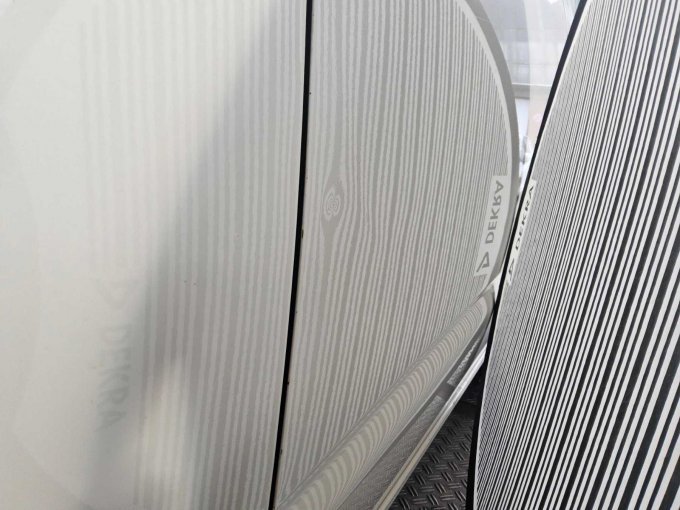 Tür vorn rechts eingedellt