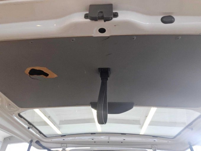 Verkleidung Heckklappe gebrochen