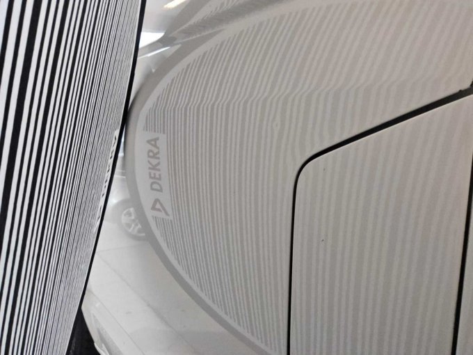 Tür vorn links mehrfach verdellt