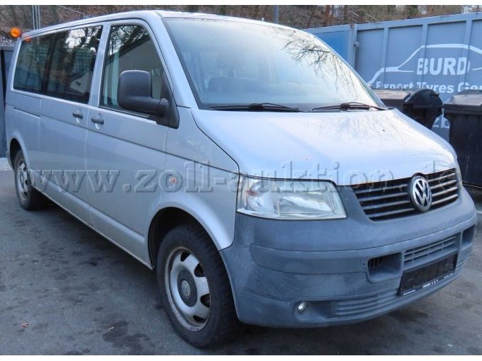 Ansicht diagonal vorne rechts, Stoßfänger verkratzt und ausgeblichen, Motorhaube beschädigt und korrodiert