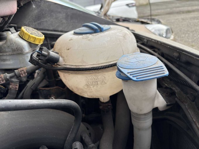 Flüssigkeitsbehälter