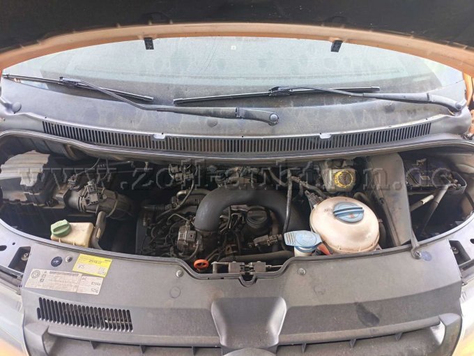 Ansicht Motorraum des Transporter