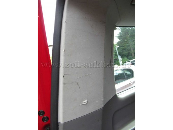 D-Säule links und Seitenverkleidung links zerkratzt