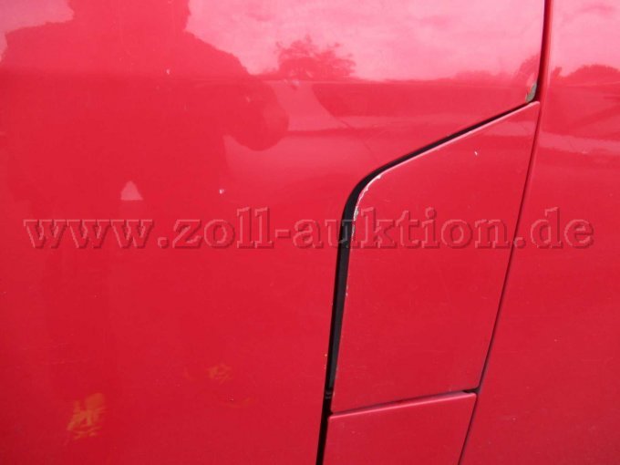 Tür vorne links, eingedellt,