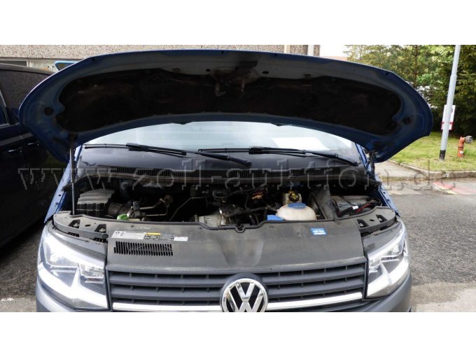 Motorraum und -haube (Innenseite)
