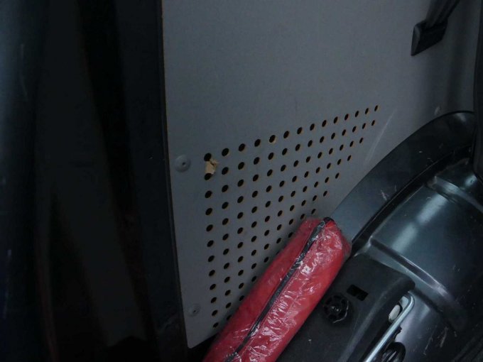 Kofferrauminnenverkleidung links beschädigt