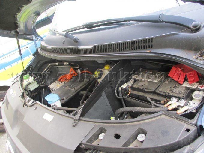 Motorraum seitlich links