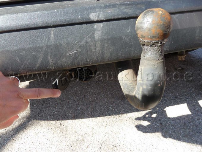 Anhängerkupplung mit 13-poliger Steckdose