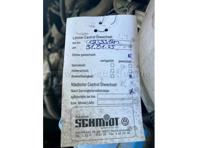 Ansicht Ölservicezettel in Motorraum