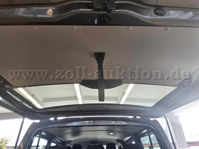 Innenraum mit diversen Nutzungspuren