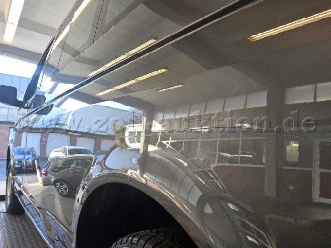 Seite links verkratzt
Seitenwand hinten links unterhalb deformiert