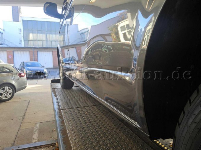 Seitenwand hinten links unterhalb deformiert