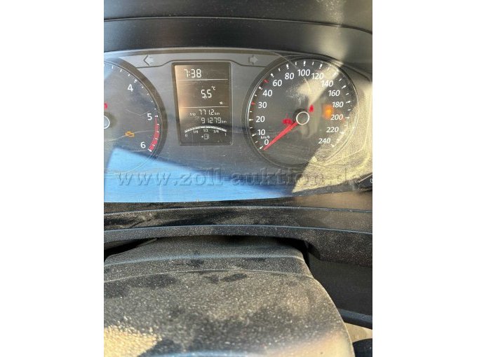 Kilometerstand und voller Tank