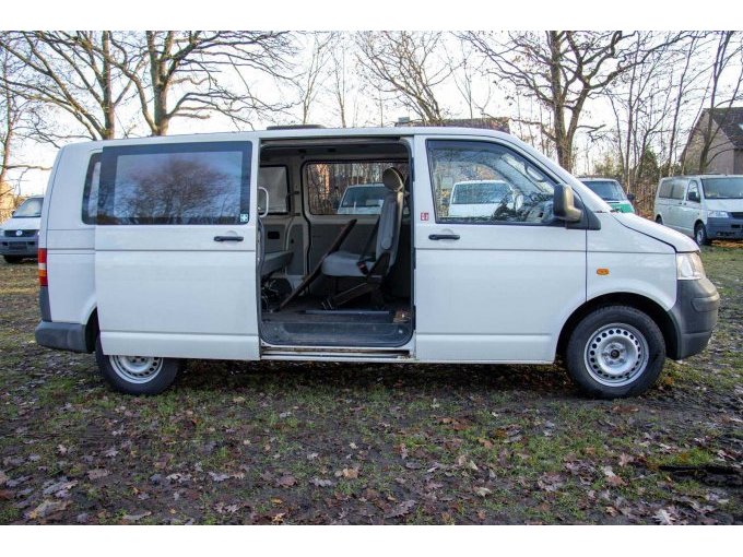 Geöffnete Fahrgasttür Beifahrerseite