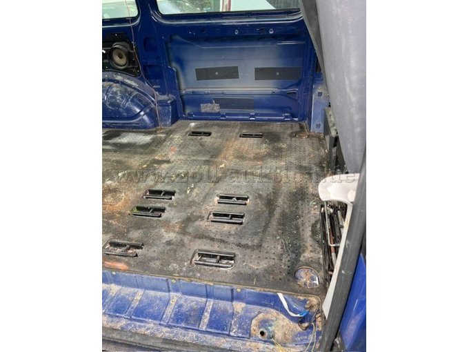 1 VW T 5 / Unfall- & Bastlerfahrzeug – foto 9 – kavel bij Zoll-Auktion, Wandlitz