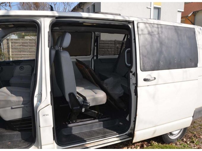 Ansicht geöffnete Tür Fahrerseite