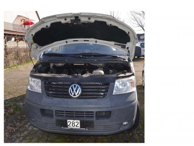 Ansicht geöffnete Motorhaube