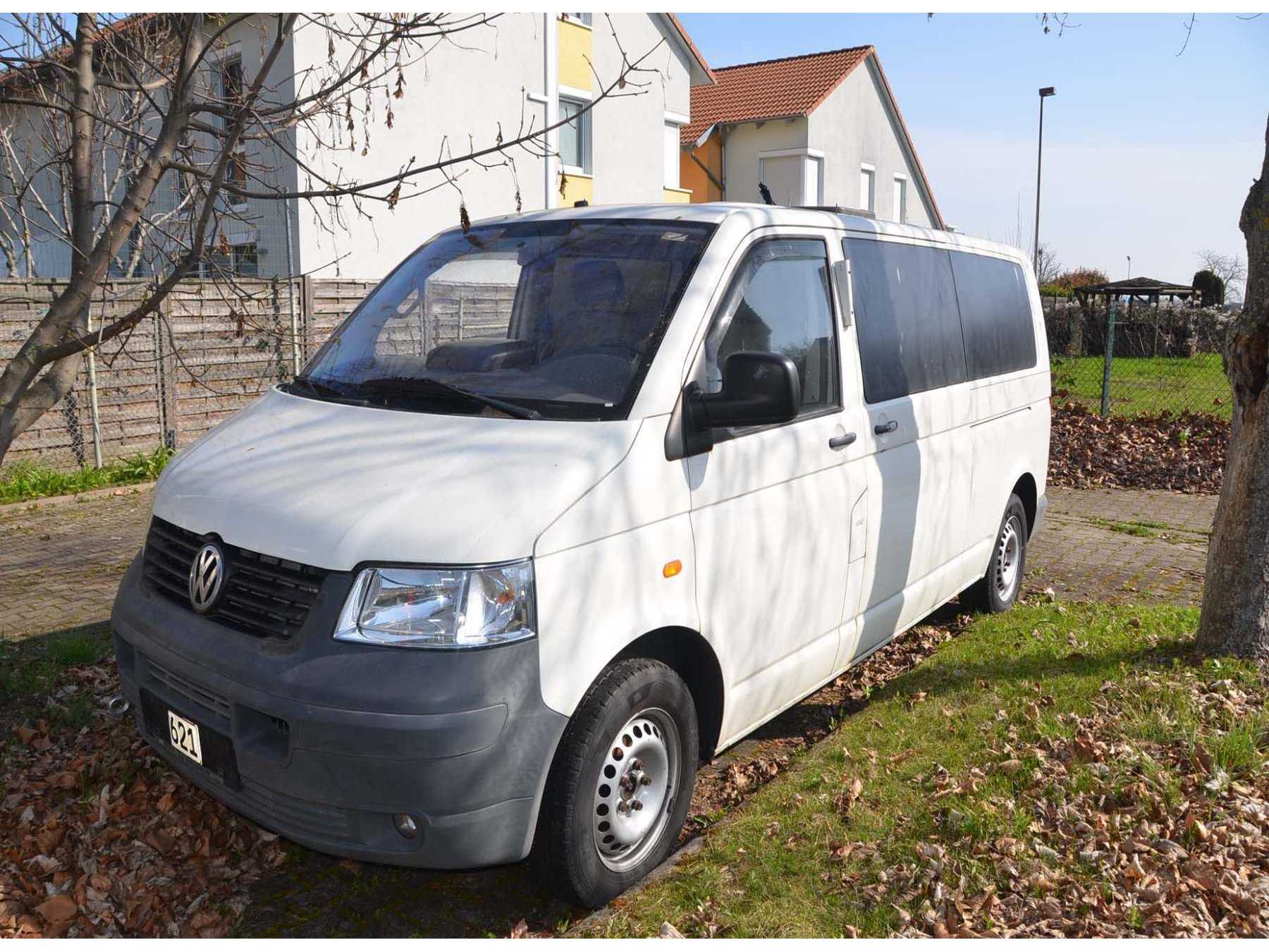 Ansicht Fahrerseite seitlich von schräg vorne