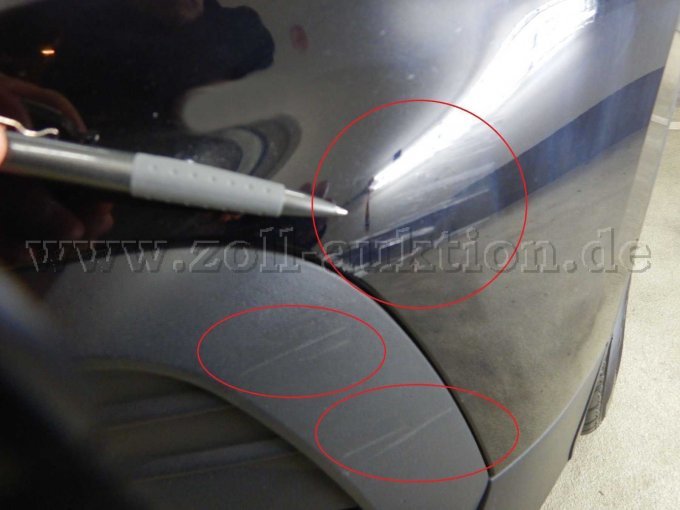 Stoßfänger vorne links außen: Kratzer, auch mit Lackbeschädigungen