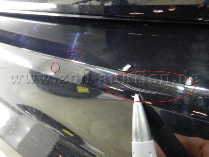 Stoßfänger hinten > Ladekante: Abschürfungen und Kratzer