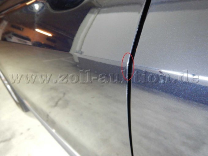 Tür vorne links > Türkante hinten: Kratzer mit Lackbeschädigung