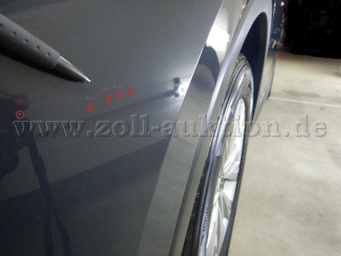 Stoßfänger vorne links außen: Kleinere Kratzer u. Steinschläge