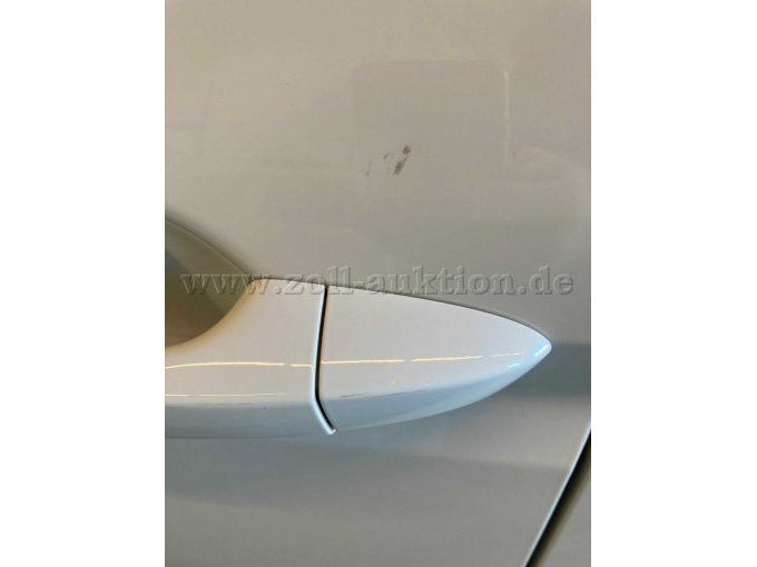 Gebrauchsspuren überhalb des Türgriffs