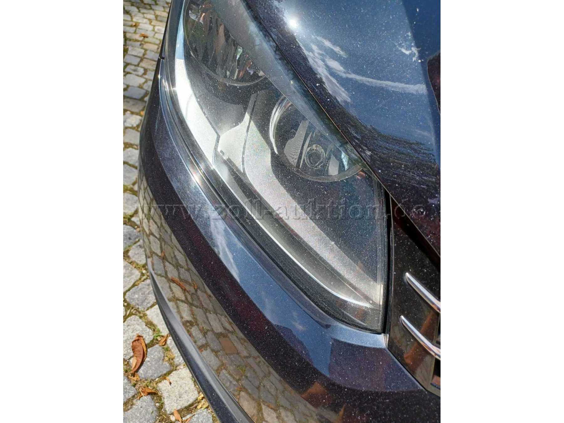 Steinschläge Hauptscheinwerfer rechts