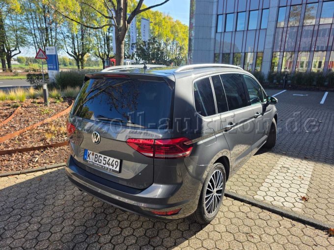 1 VW Touran 1.5 TSI DSG OPF Highline – foto 4 – kavel bij Zoll-Auktion, Köln