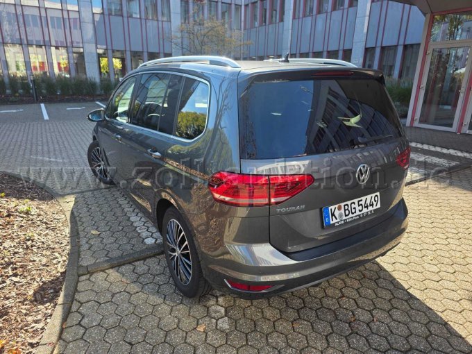 1 VW Touran 1.5 TSI DSG OPF Highline – foto 3 – kavel bij Zoll-Auktion, Köln