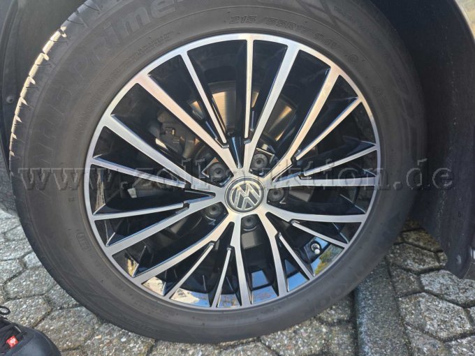 1 VW Touran 1.5 TSI DSG OPF Highline – foto 11 – kavel bij Zoll-Auktion, Köln