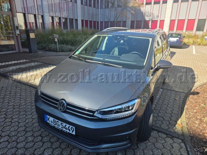 1 VW Touran 1.5 TSI DSG OPF Highline – foto 2 – kavel bij Zoll-Auktion, Köln