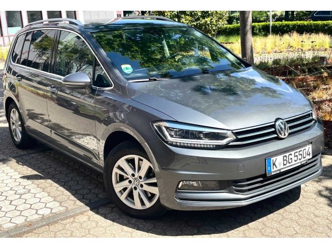 VW Touran Front
