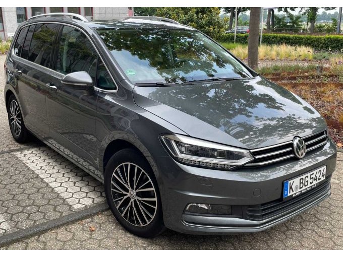 VW Touran Front